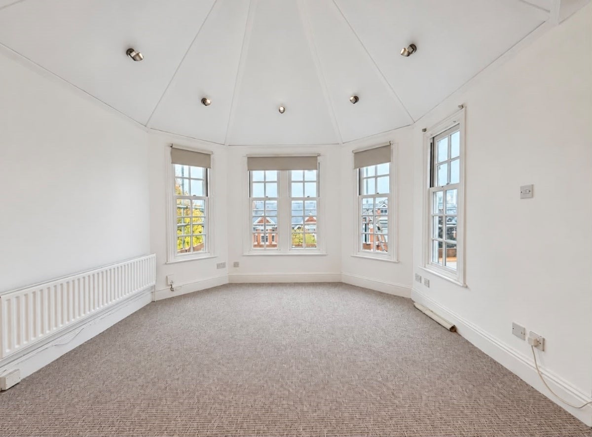 Flat Madeley Road in Greater London