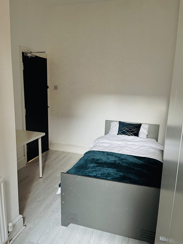 Room Rusholme Place in Manchester