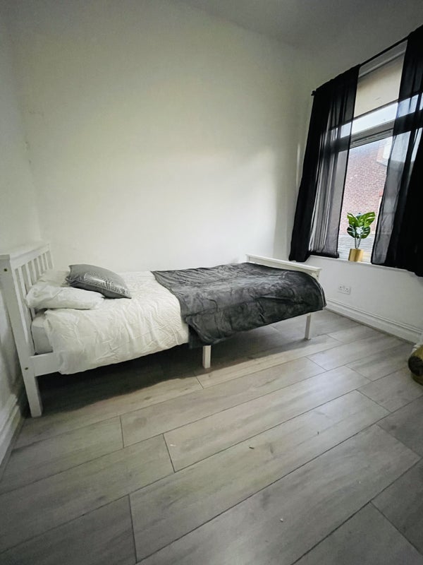 Room Rusholme Place in Manchester