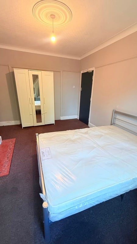 Room Woodstock Road in Greater London