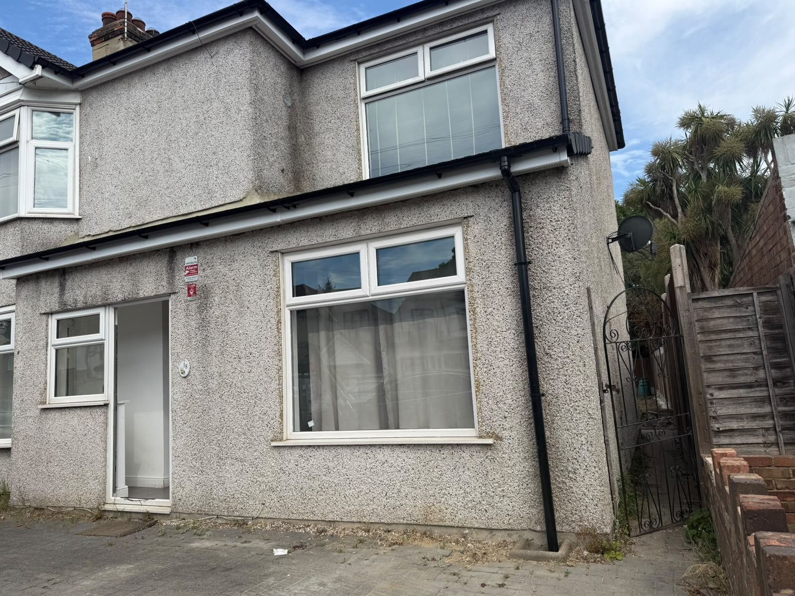 House Manser Road in Greater London