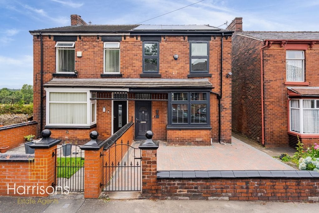 House Beresford Avenue in Bolton