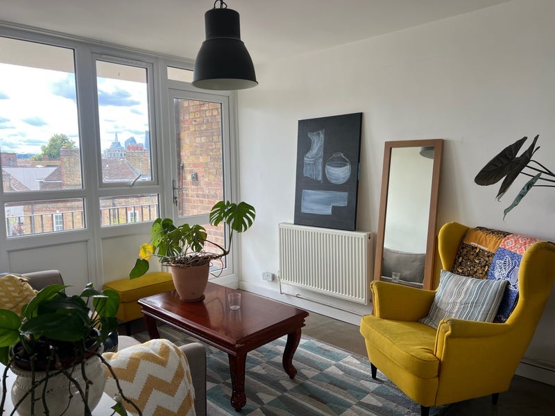 Flat Govan Street in Greater London