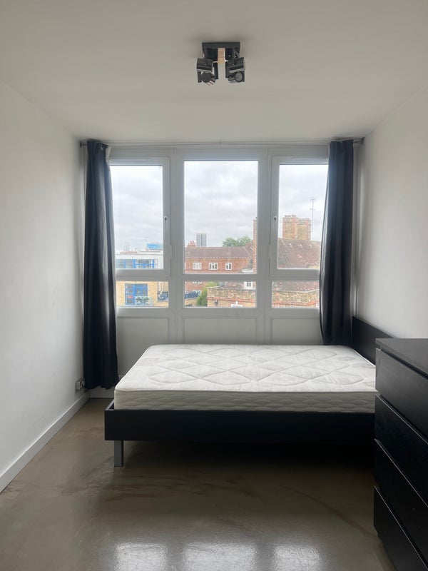 Flat Govan Street in Greater London