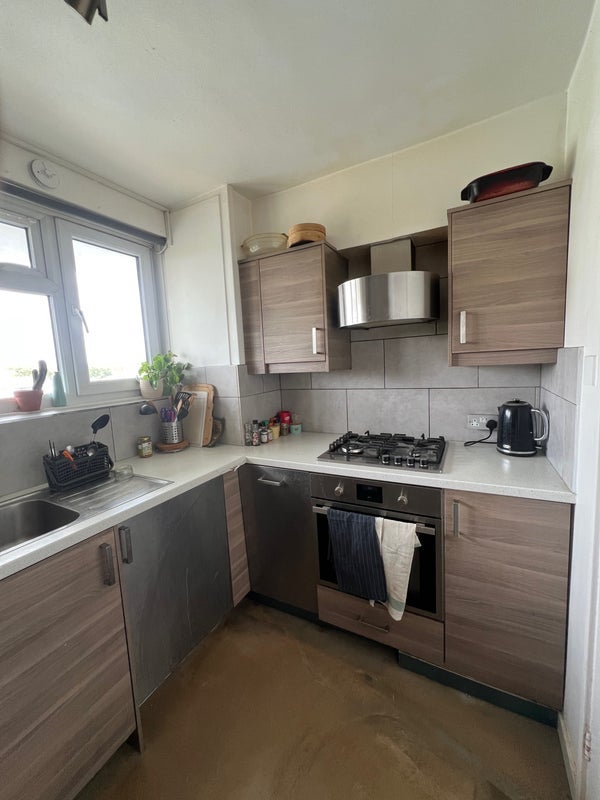 Flat Govan Street in Greater London