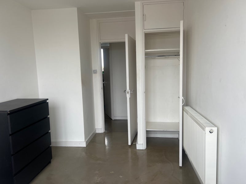 Flat Govan Street in Greater London