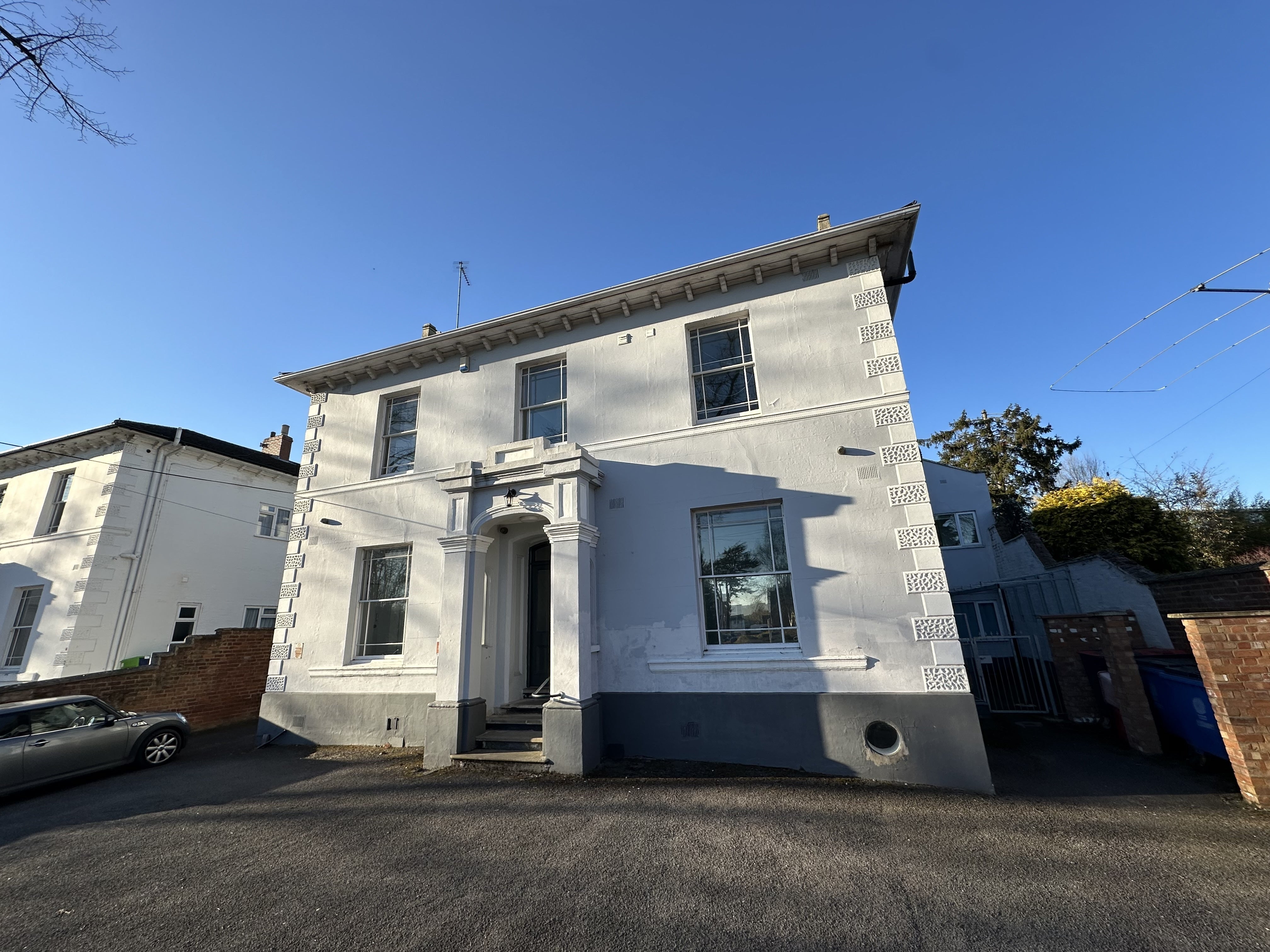 House Warwick New Road in Royal Leamington Spa