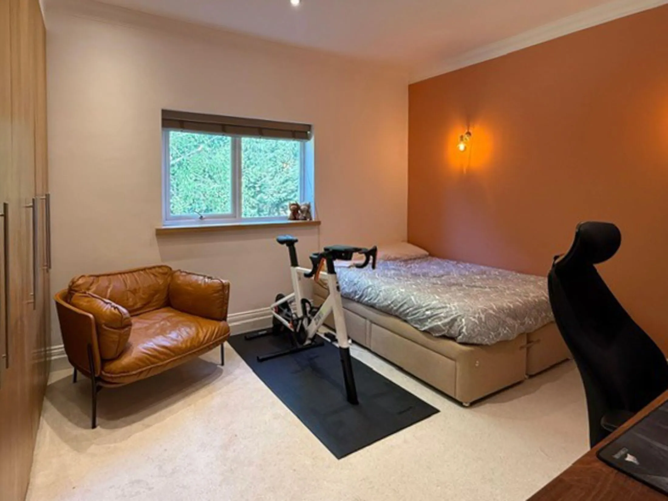 Flat York Road in Woking