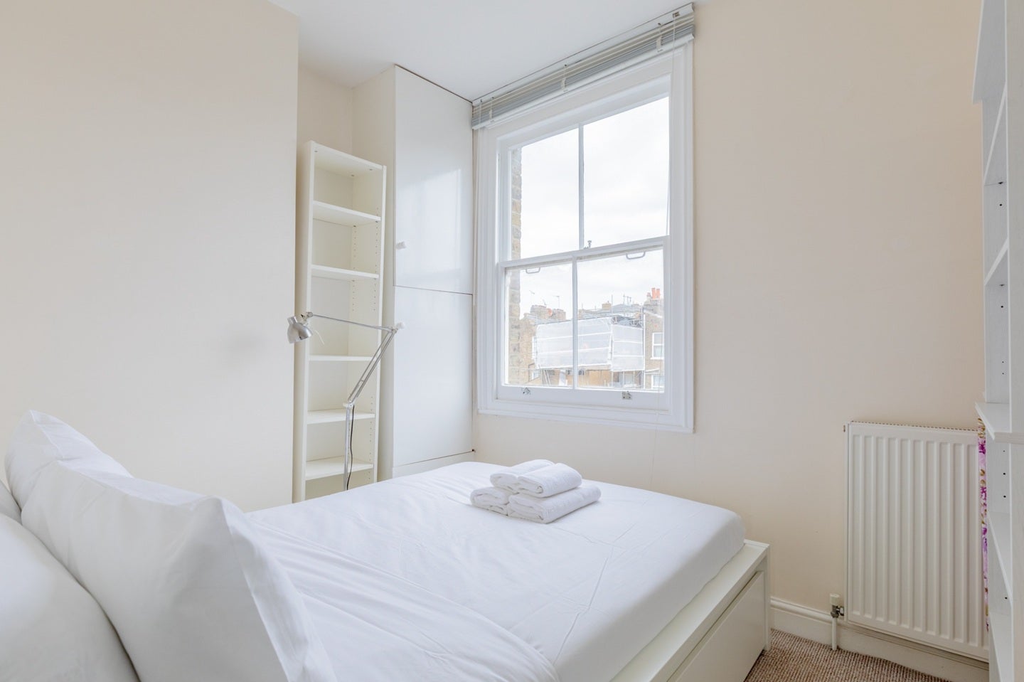 Flat Clonbrock Road in Greater London