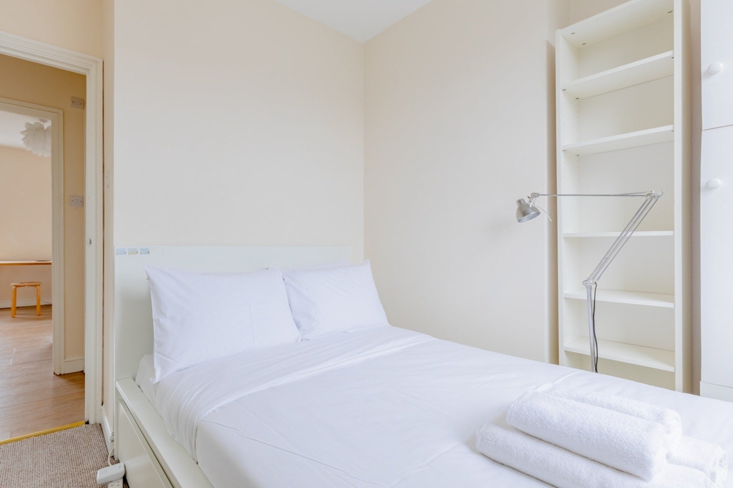 Flat Clonbrock Road in Greater London