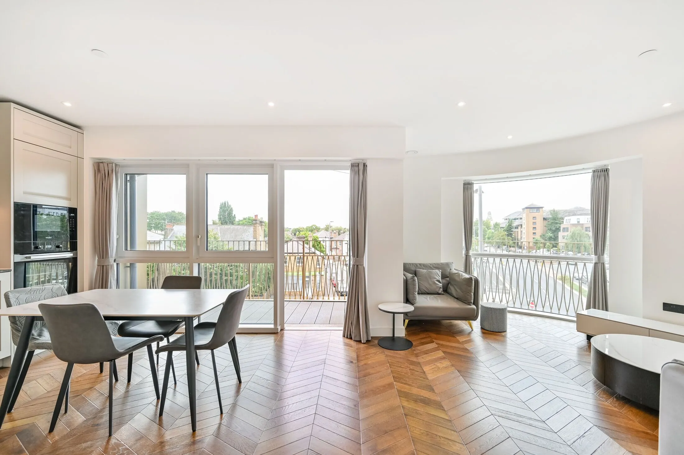 Flat Wheatfield Way in Greater London