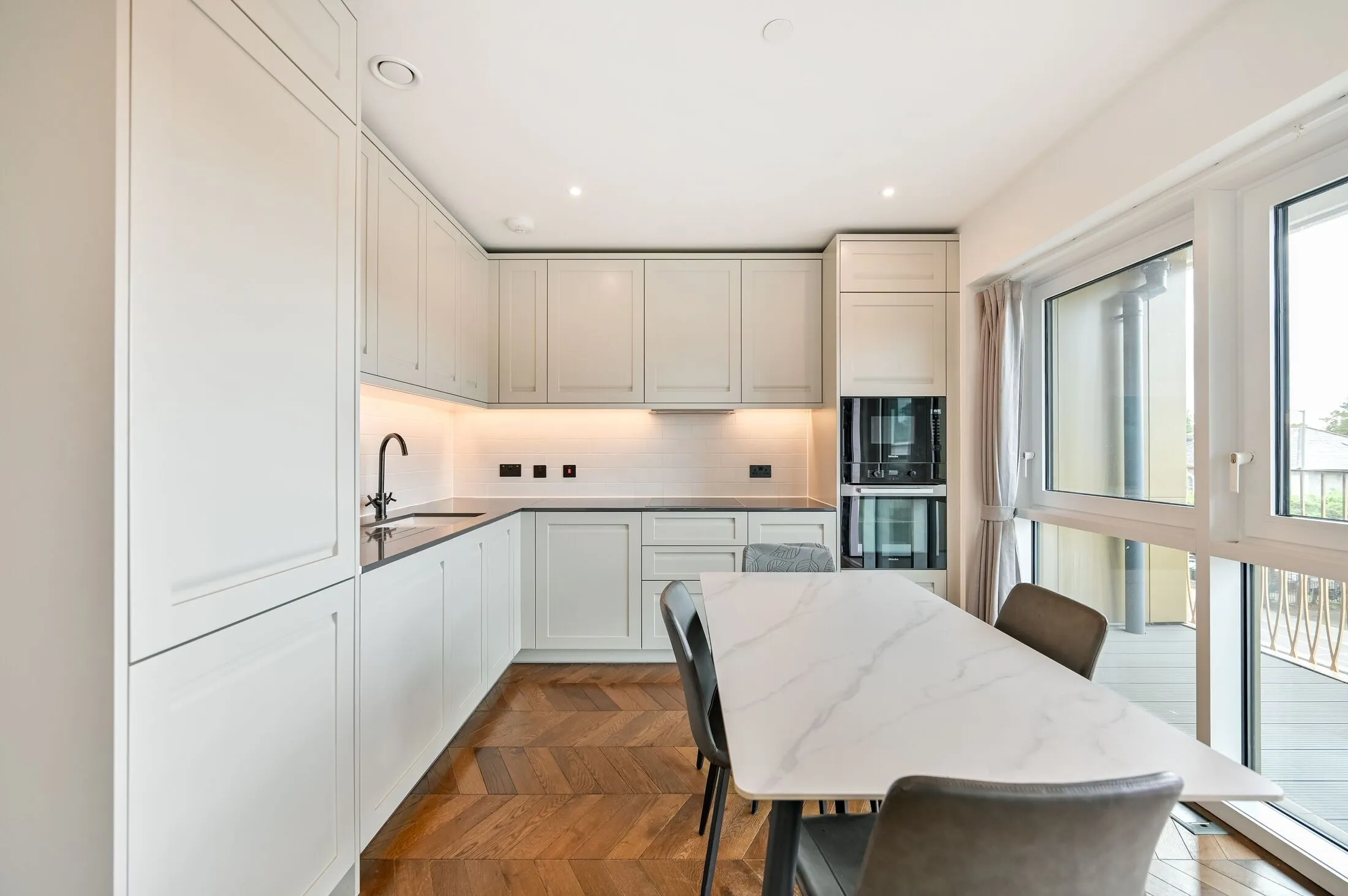 Flat Wheatfield Way in Greater London