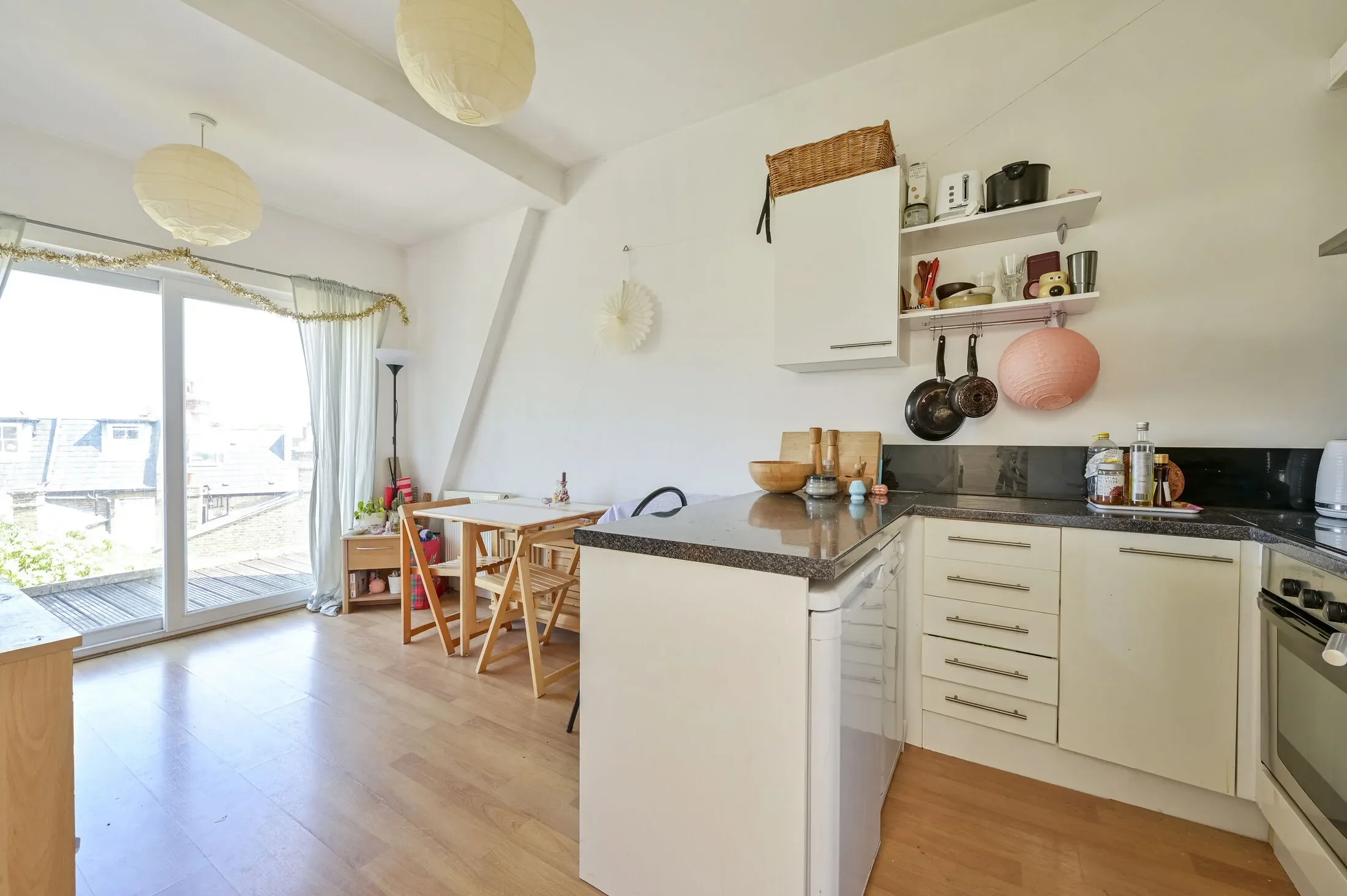 Flat Leopold Road in Greater London