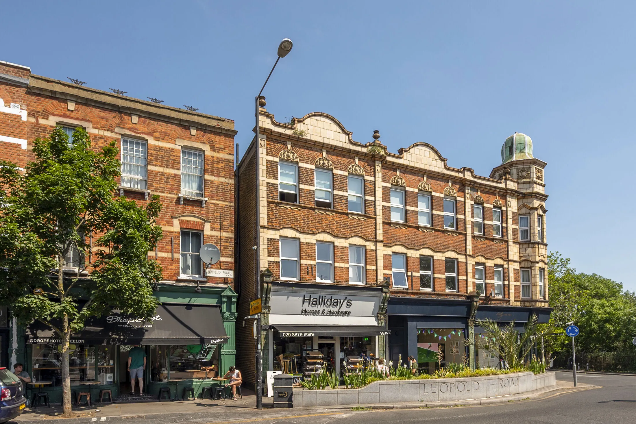 Flat Leopold Road in Greater London