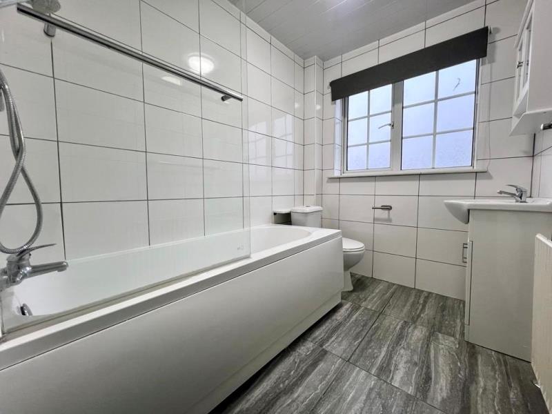 House Southwark Close in Hart