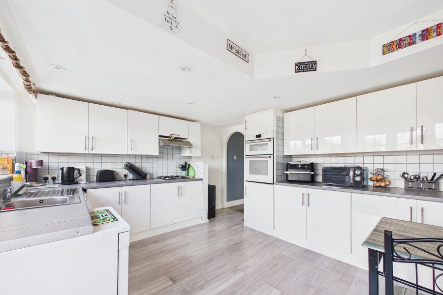 House Southwark Close in Hart