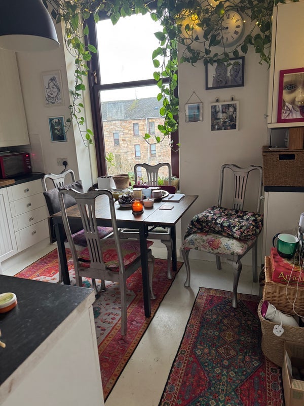 Room Dumbarton Road in Glasgow