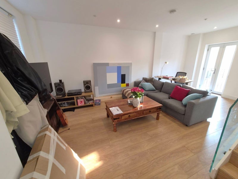 Room Rectory Grove in Greater London