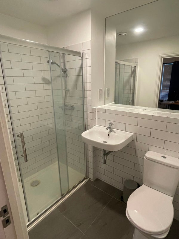 Room Rectory Grove in Greater London