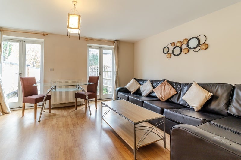Room Hemsley Road in Three Rivers