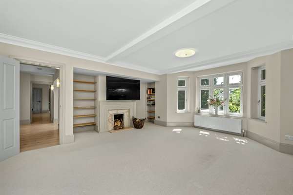 House Fairmile Lane in Elmbridge