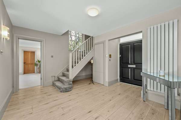 House Fairmile Lane in Elmbridge