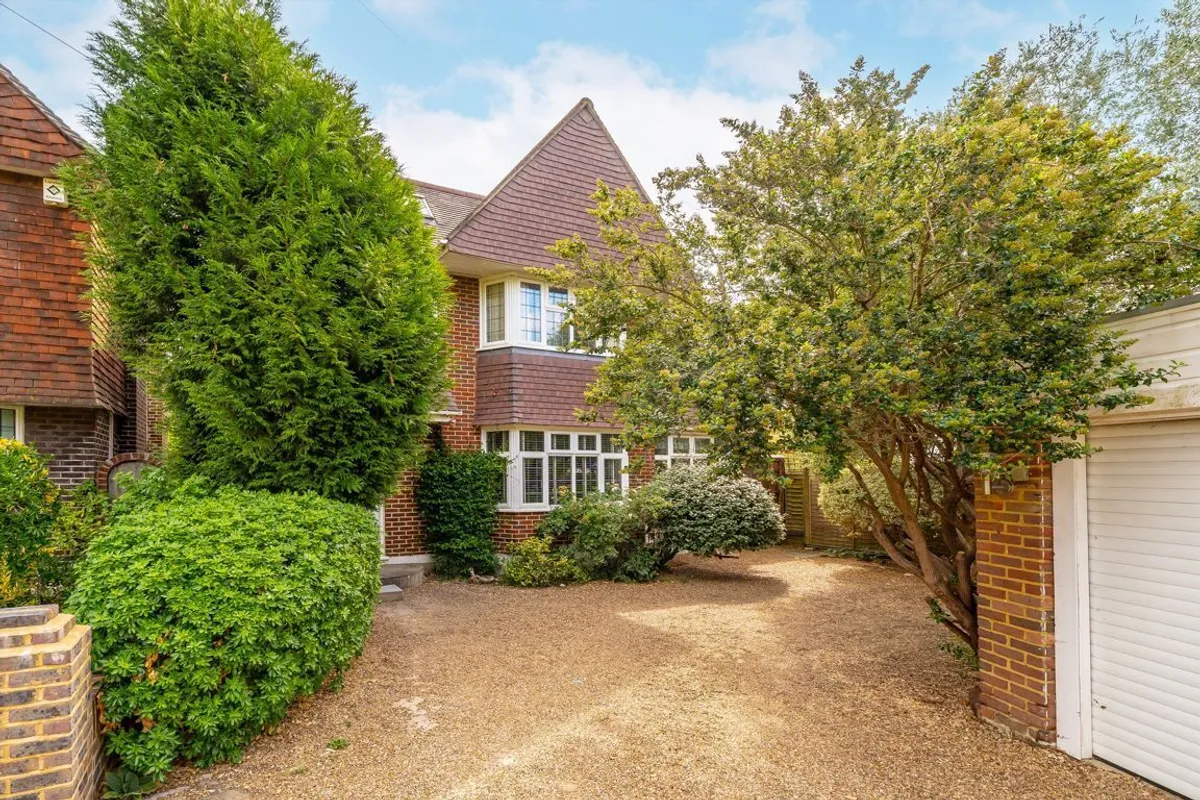 House Albion Road in Greater London