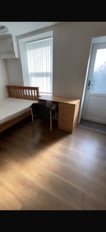 Room Wood Road in Pontypridd