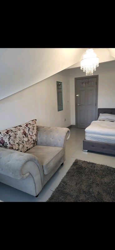 Room Back Hamilton Avenue in Leeds
