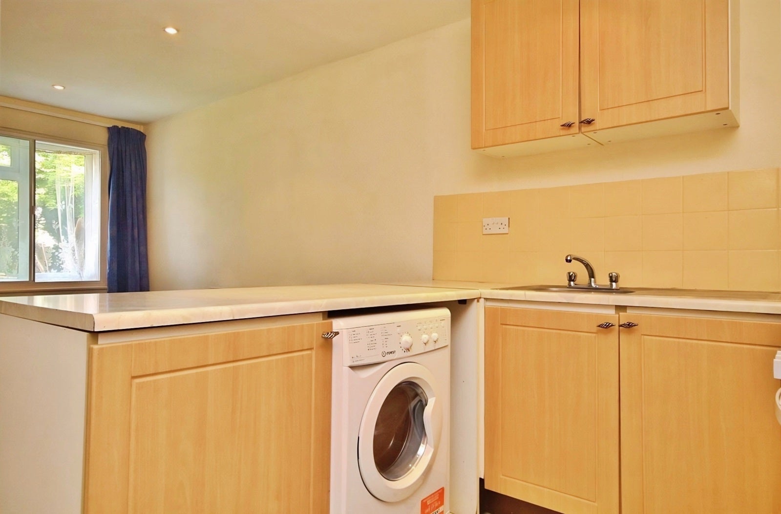 House Meadowbrook Close in Slough