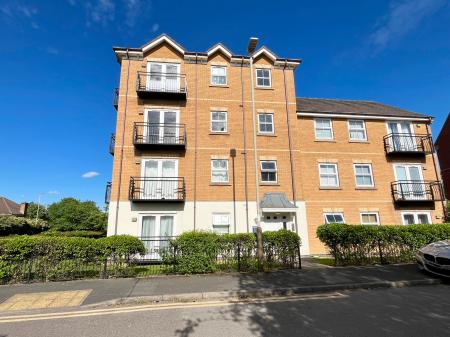 Flat Strathern Road in Leicester