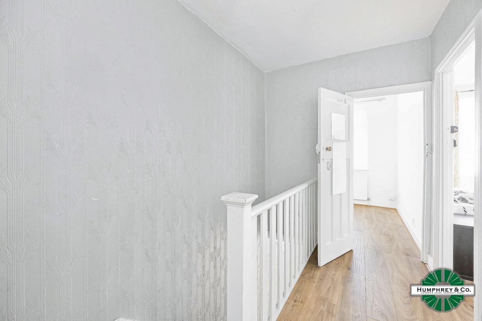 Flat Frinton Road in Greater London