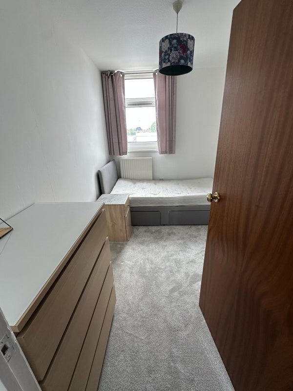 Room Woking Close in Greater London