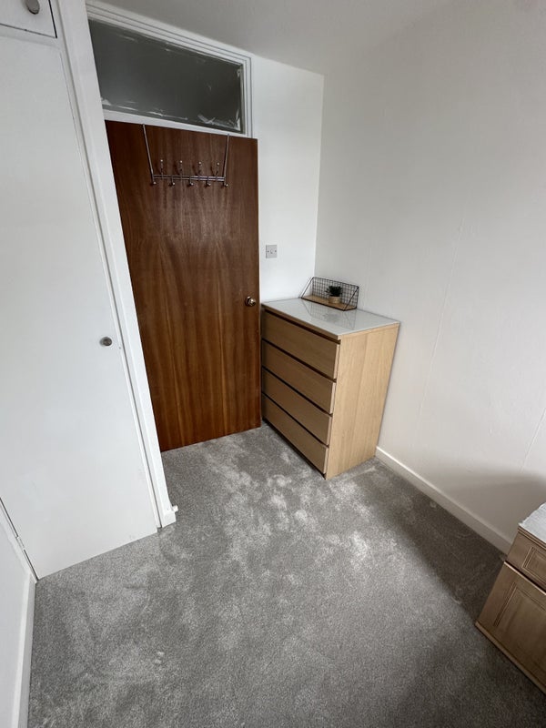 Room Woking Close in Greater London