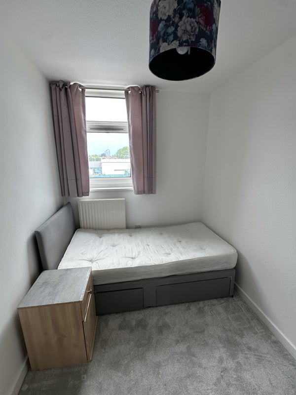 Room Woking Close in Greater London