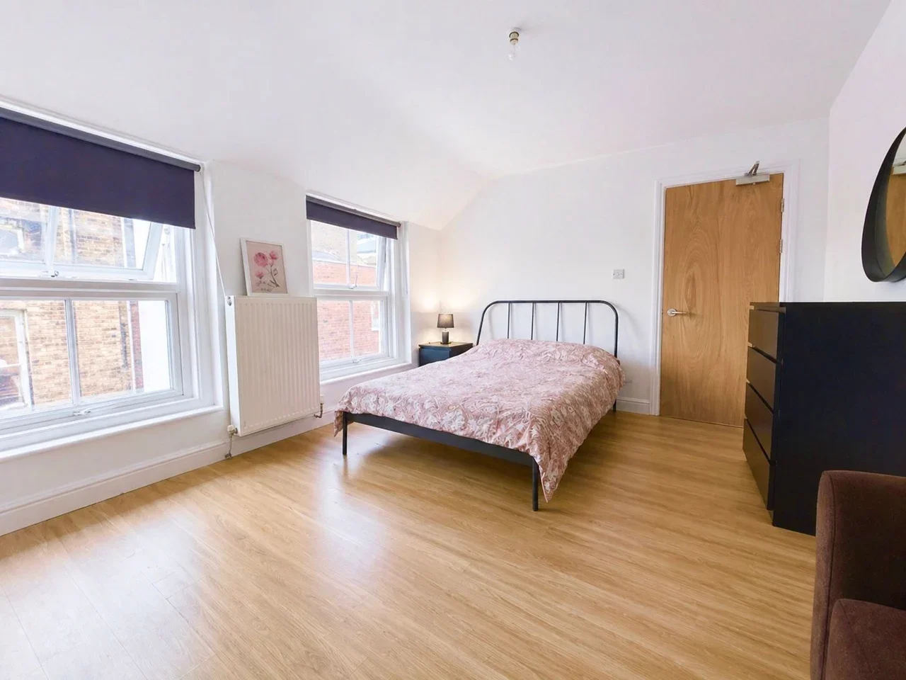 Room Whitechapel Road in Greater London