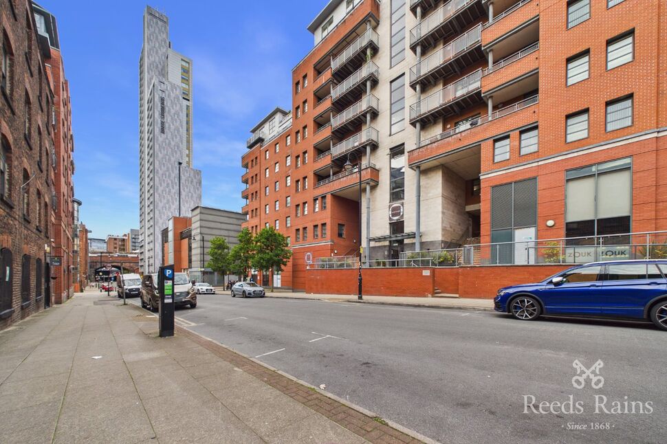 Flat Lower Ormond Street in Manchester