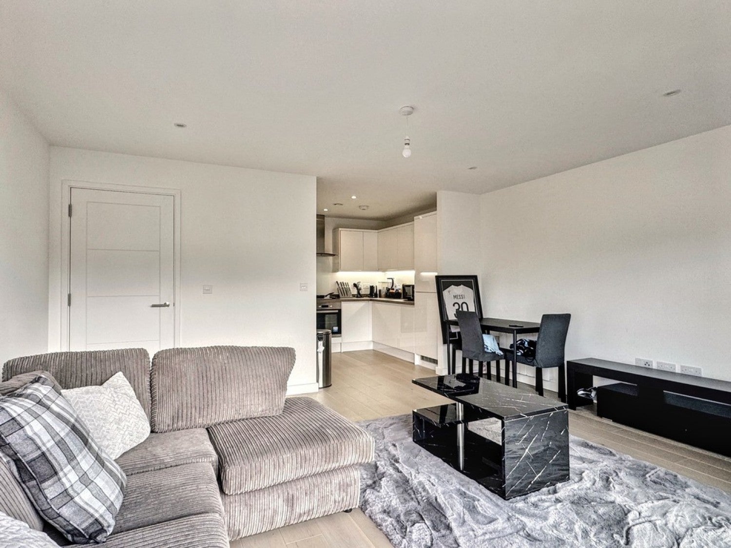 Flat Leacon Road in Ashford