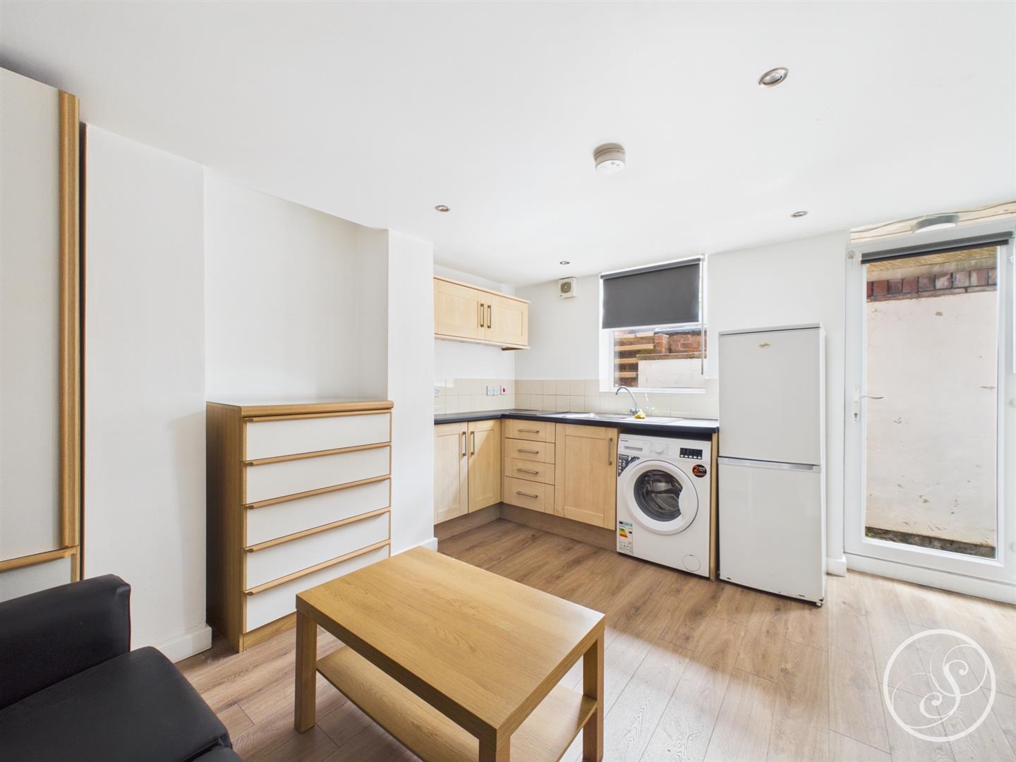 Flat Anderson Avenue in Leeds