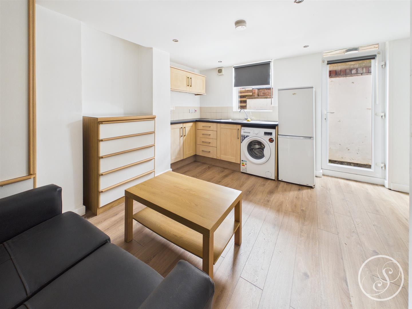 Flat Anderson Avenue in Leeds