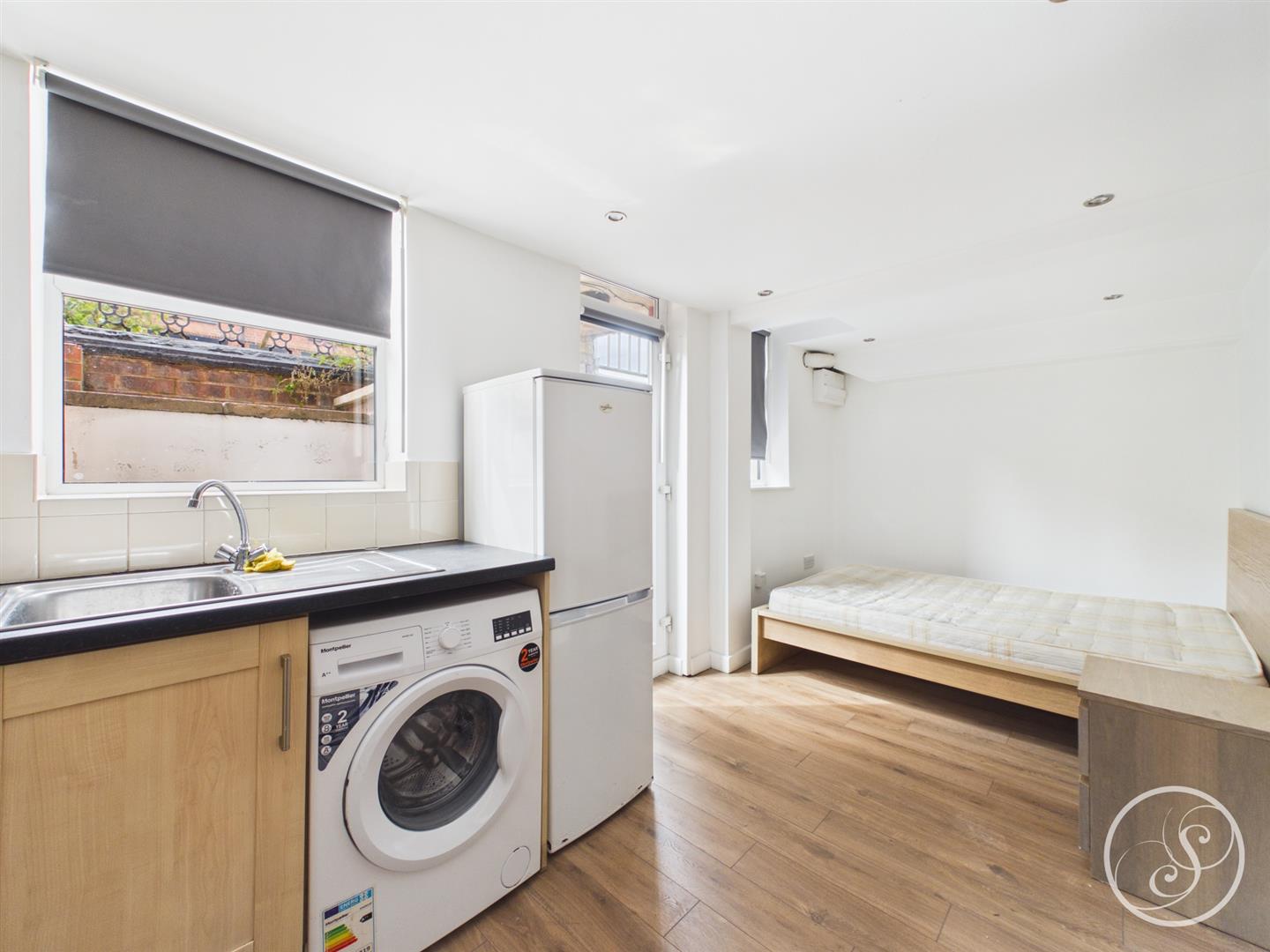 Flat Anderson Avenue in Leeds