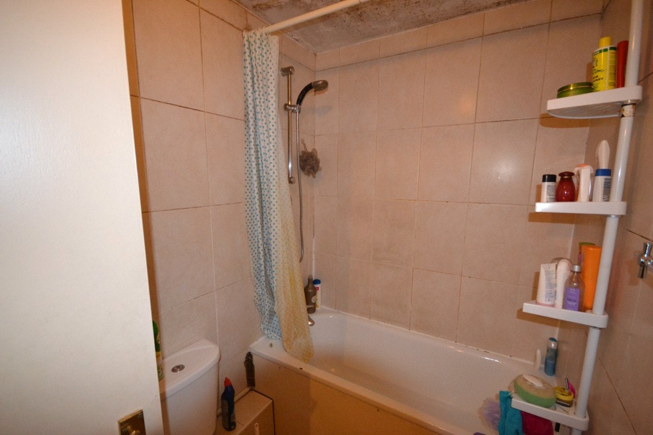 Flat Willesden Lane in Greater London