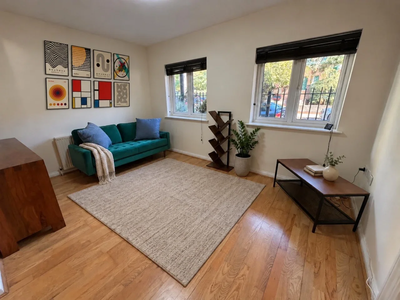 Flat Mellish Street in Greater London
