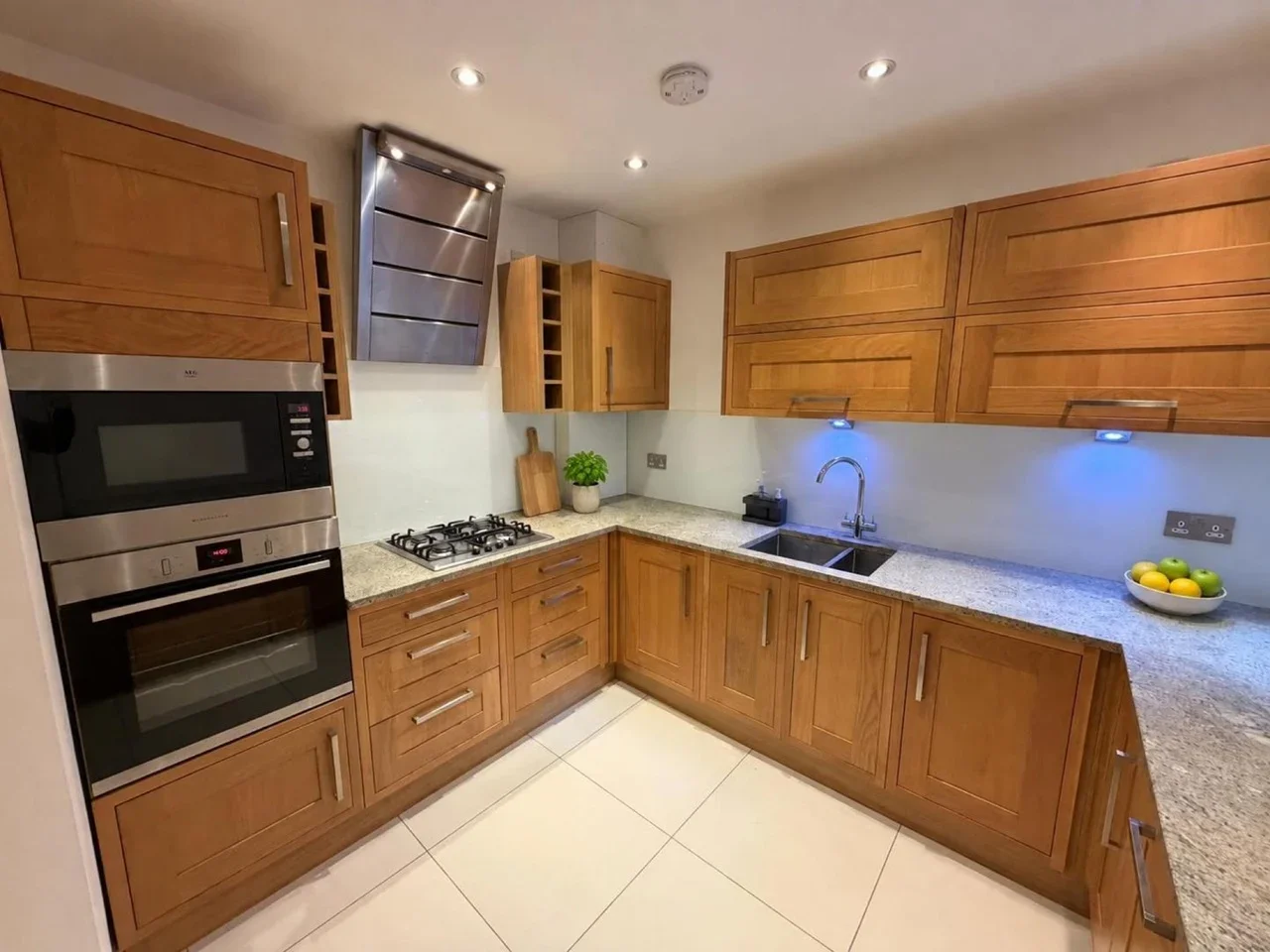 Flat Mellish Street in Greater London
