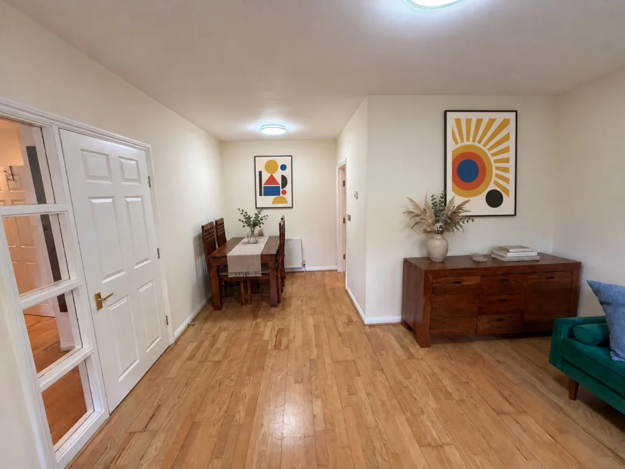Flat Mellish Street in Greater London