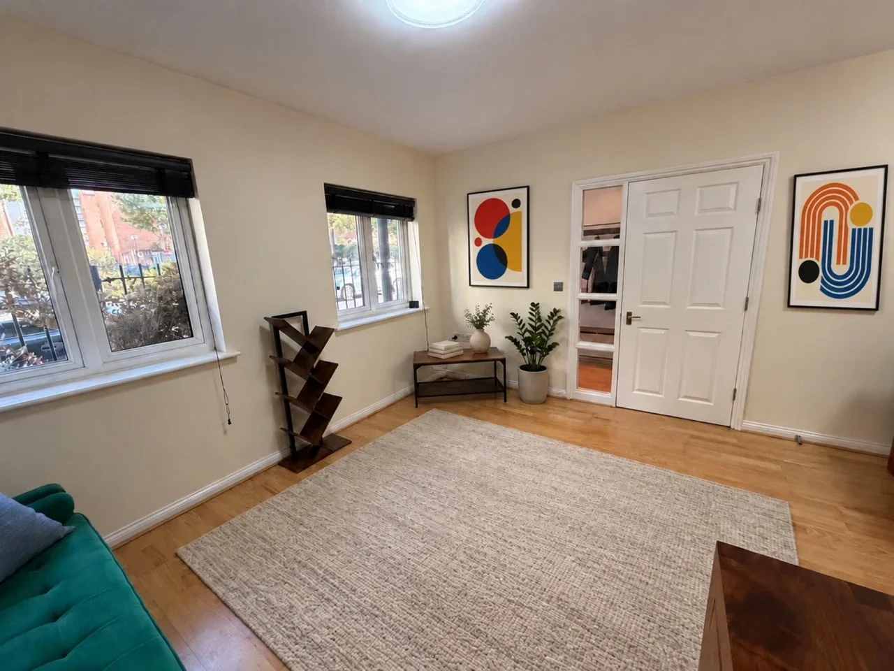 Flat Mellish Street in Greater London