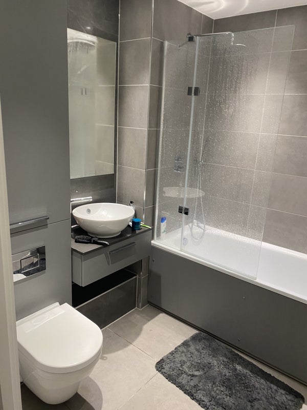 Room Armada Way in Greater London