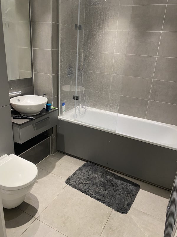 Room Armada Way in Greater London