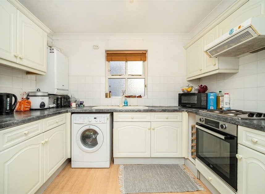 Flat Haberdasher Street in Greater London