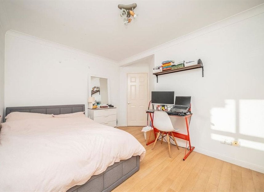 Flat Haberdasher Street in Greater London